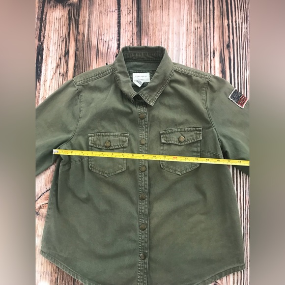 FOREVER 21 DENIM ARMY GREEN BUTTON SNAP SHIRT/JACKET WITH AMERICAN FLAG - Picture 4 of 9